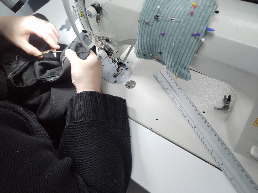 retouches sur machine à coudre retouches sur machine à coudre